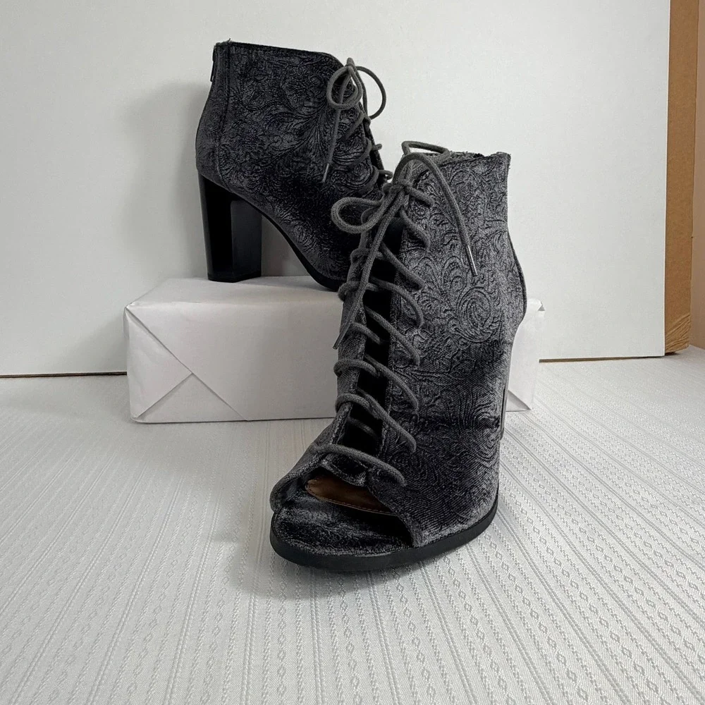 Report Women 8.5 Willamette Grey Embossed Velvet Peep Toe Lace Block Heel Boots